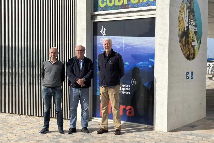 Signatura acord CNE Espai Medes exterior 2 Signatura acord CNE Espai Medes exterior 2